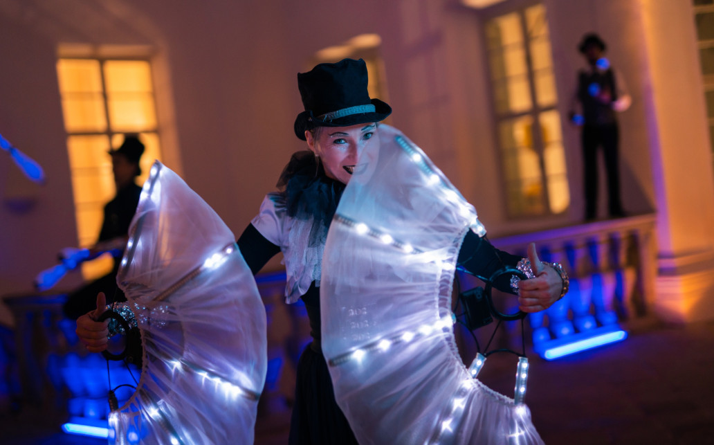 Čupakabra svetloba neon - Svetlobna poezija, foto: Rožle Bregar