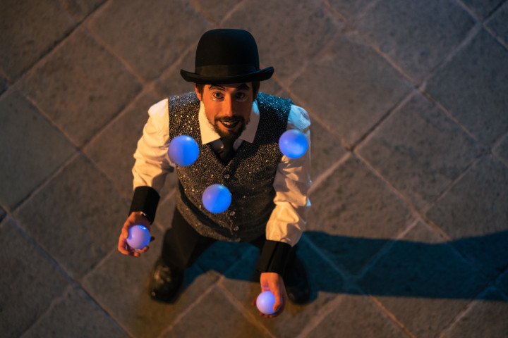 Čupakabra svetloba neon - Svetlobna poezija, foto: Rožle Bregar